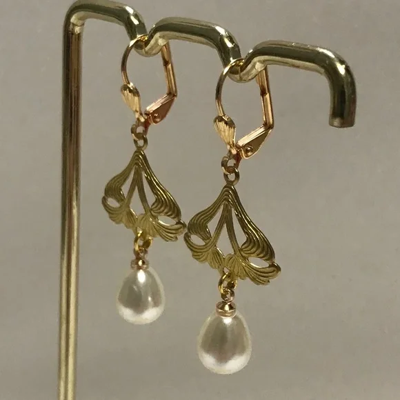 Crimson Peak Edith Cushing Gothic Gold Butterfly Pearl Earring Handmade Replicas - Picture 4 of 13